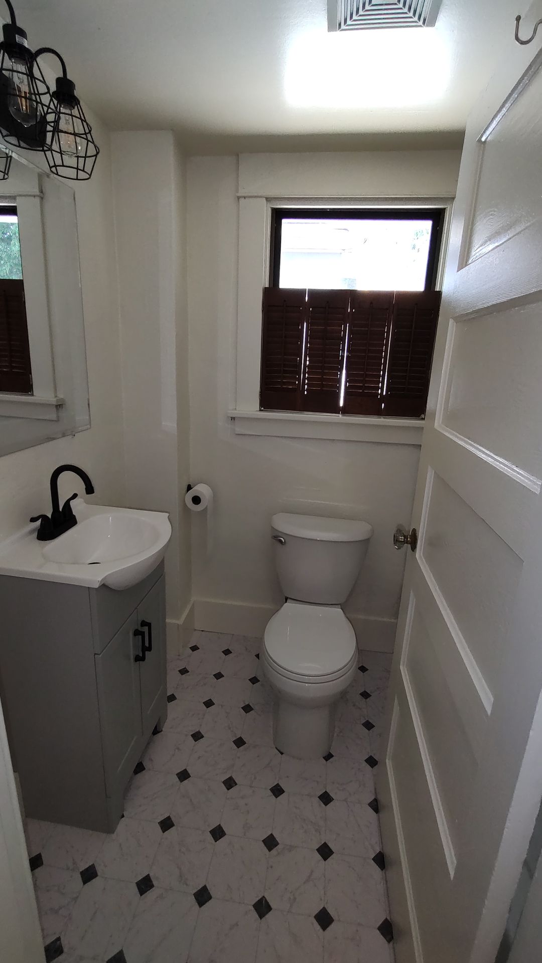 2 bed 1 bath house on 2nd St. in Clarkston! - Image 6